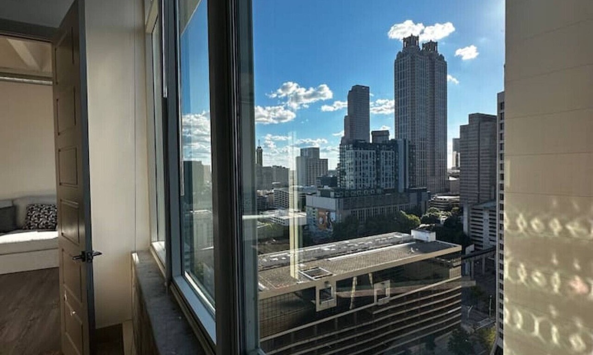 SoNo Apartment | Beautiful Cozy High Rise DwnTwn ATL