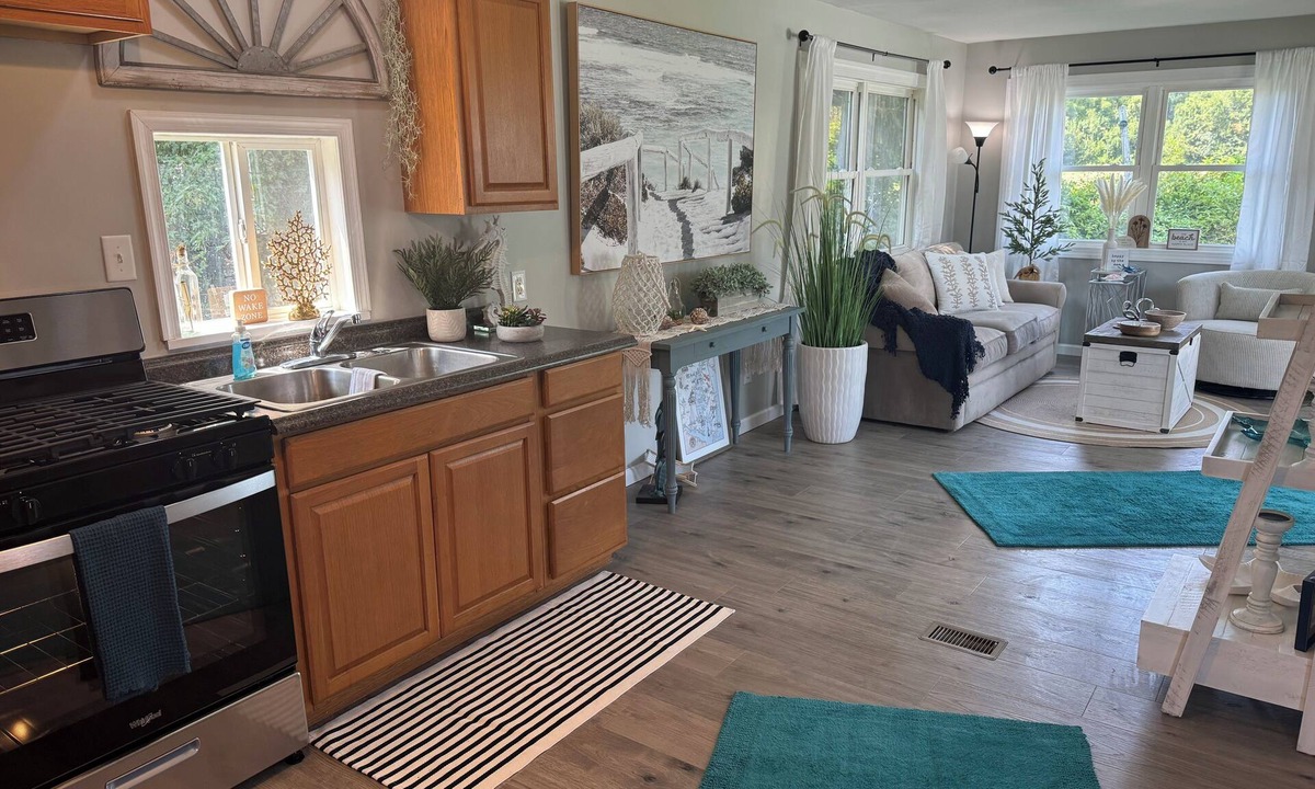 Clayton House | Cedar Cove a Cozy 2-bedroom mobile home in lovely Clayton DE with AC, WiFi
