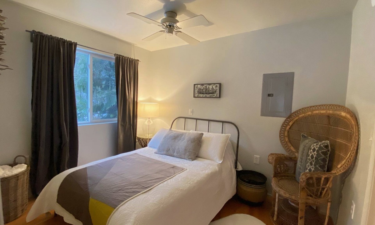 White Salmon Cabin | Cozy cabin with 1 bedroom and WiFi, AC in enjoyable White Salmon