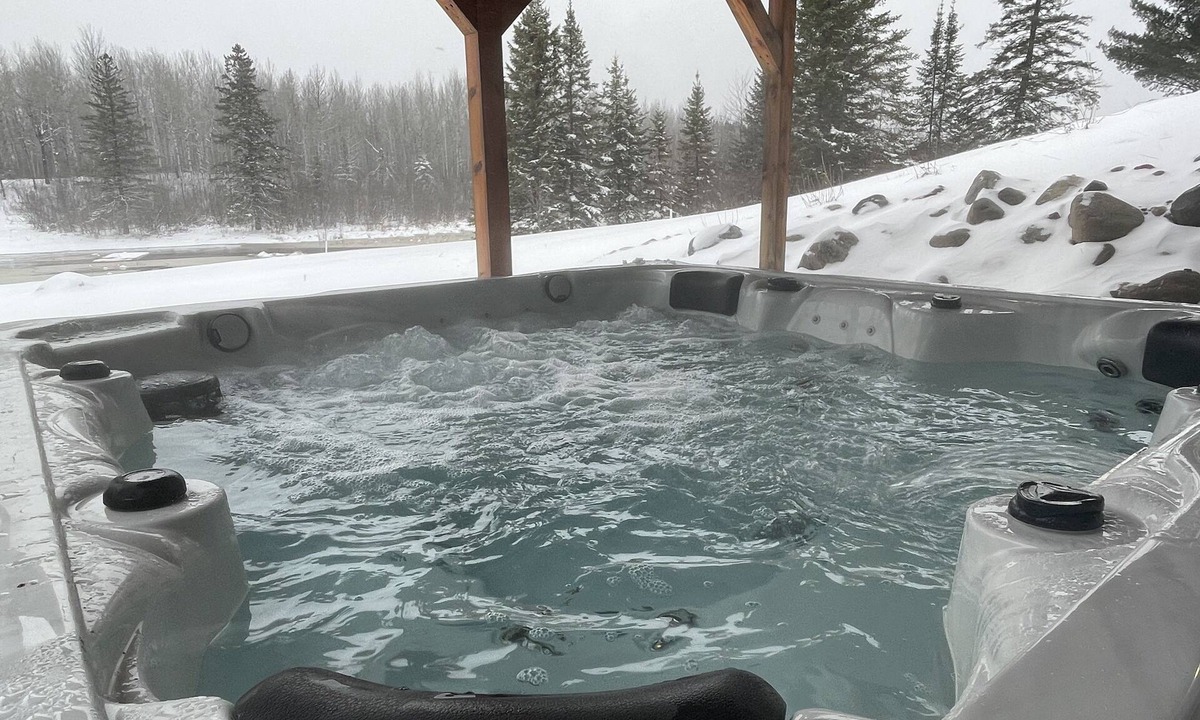 Saginaw House | Duluth Area Private Retreat