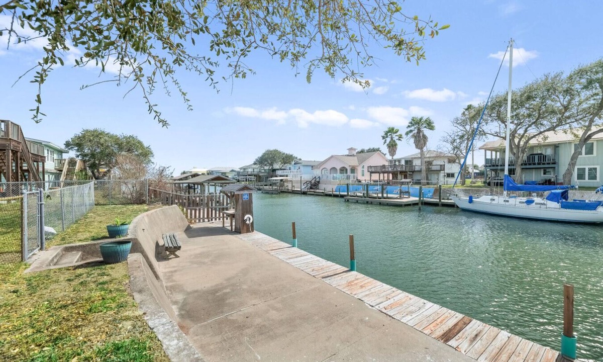 Palm Harbor House | Estes Flat -Private Dock-Fish cleaning station, Fish Camp