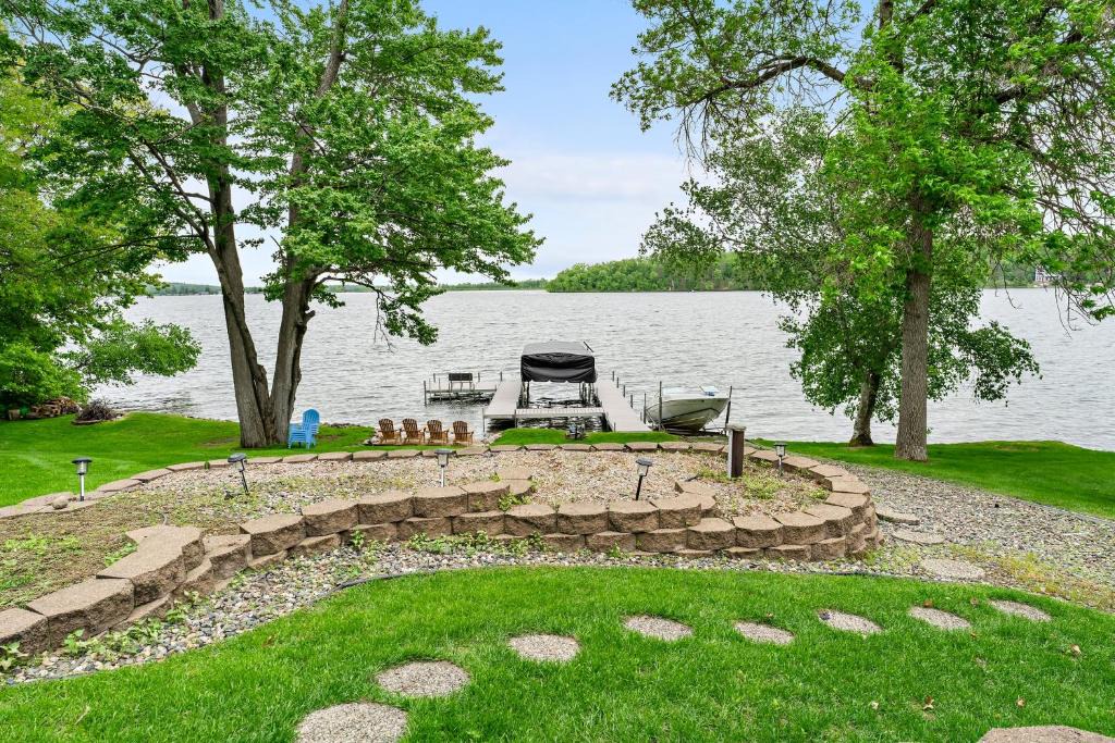 East Gull Lake House | Fun on Floan Point