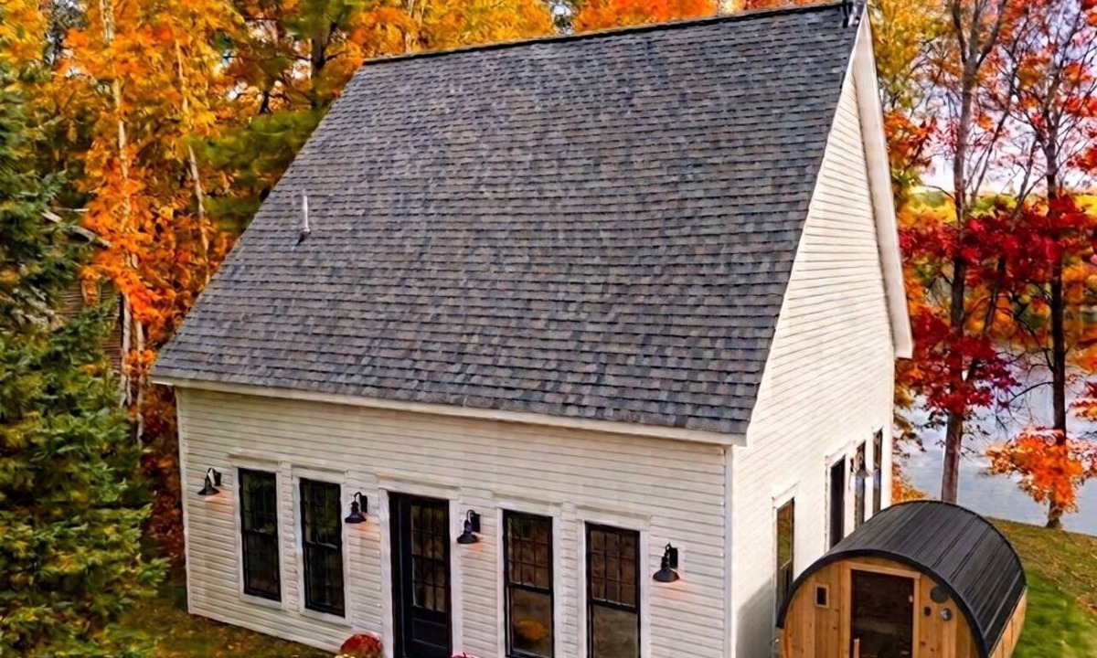 Kettle River House | Lakeside fall colors, sauna, St. parks & espresso