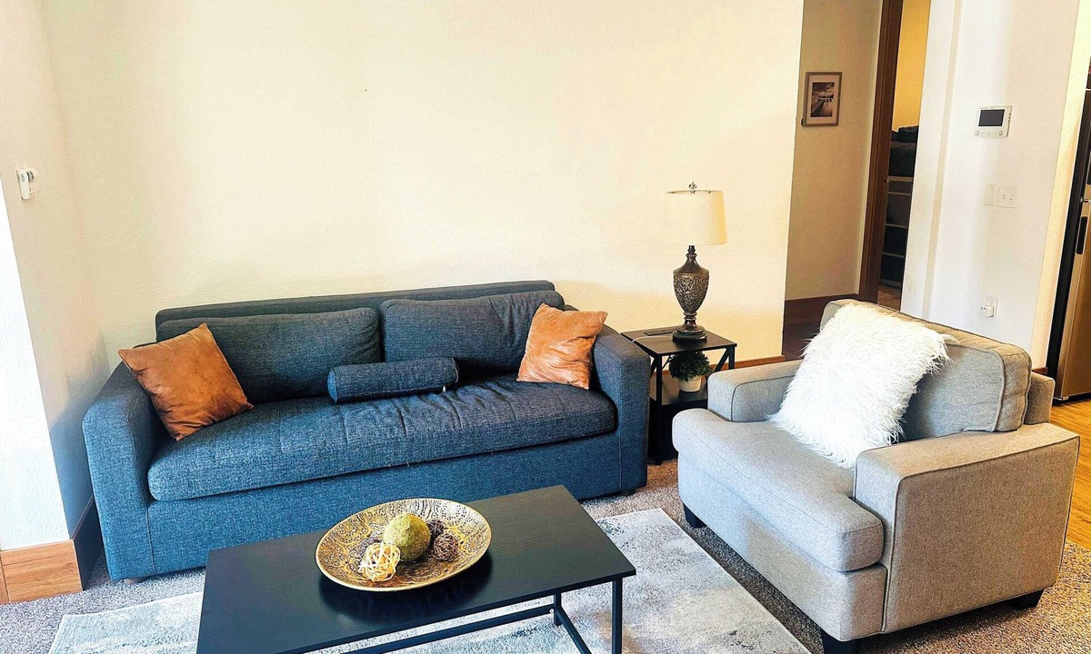 Grandville Apartment | Live Like Royalty! Grand Castle Apt Near Attractions