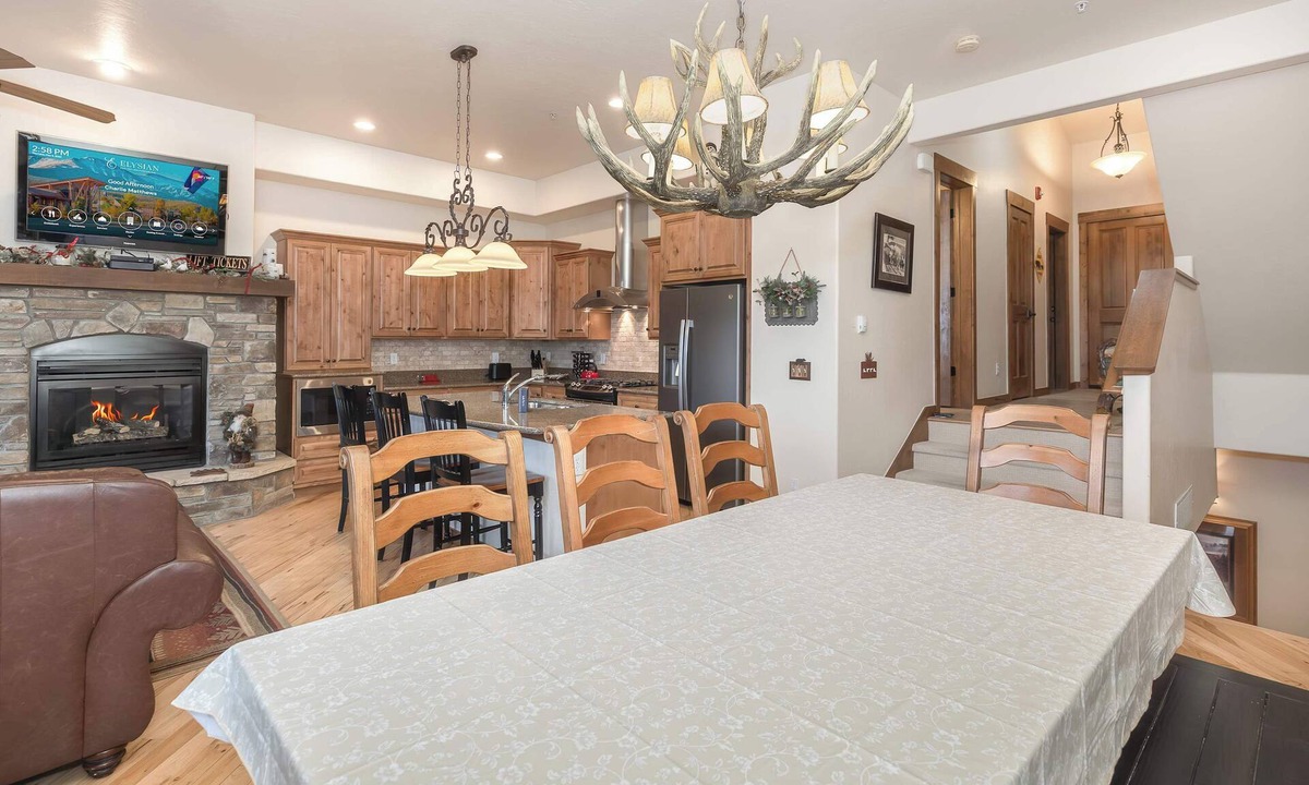 Bear Crossing House | Private Setting Near Hiking Trails