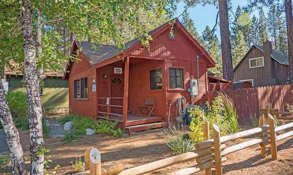 Sierra Tract Cabin | Romantic Cabin for 2- Private Hot Tub, Convenient to Heavenly, Lake and Casinos-1198C~