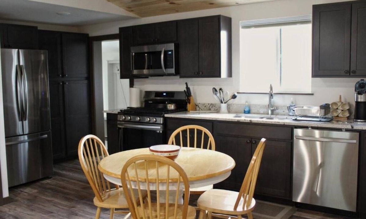 Bailey Cabin | Two Bridges Lodge