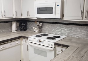 Gulf Front, Top Floor End Unit with Front & Side View of Gulf in Fort Walton Beach