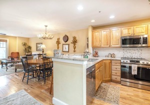 Timbers I-1- Mtn Condo, Gated Resort, Indoor/Outdoor Pools & Hot Tub, Two Levels in Boone