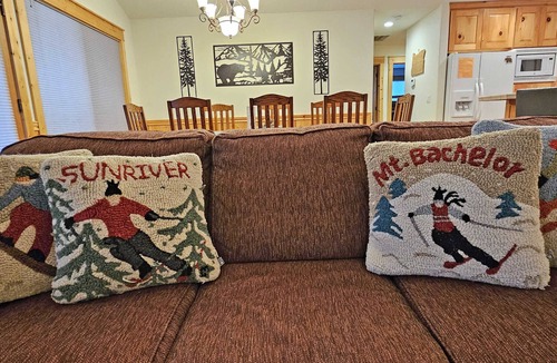 Deer Park House | 21 Whistler-Sunriver, Oregon: Hot Tub, BBQ, WiFi, SHARC Aquatics, Tubing Hill, Mt. Bachelor, Golf, Deschutes River, Tennis, Bike Paths