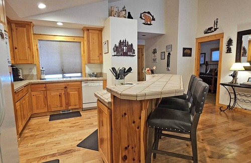 Deer Park House | 21 Whistler-Sunriver, Oregon: Hot Tub, BBQ, WiFi, SHARC Aquatics, Tubing Hill, Mt. Bachelor, Golf, Deschutes River, Tennis, Bike Paths