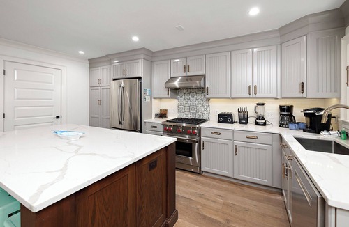 East Beach House | A Wave From It All: Private Heated Pool, Putting Green, Walk to East Beach
