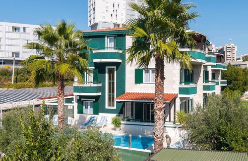 Bacvice House | Beach front home in Split with sauna