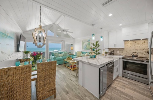 Holmes Beach Condo | Beachfront Paradise 111 ~ Yes, That'S Your View! ~
