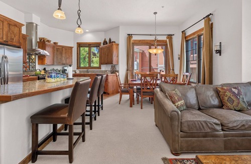 Bear Crossing House | Bear Crossing 995 Luxurious 3 bed, private hot tub, views, 1 car garage parking