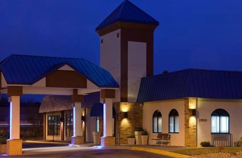 Eagan Hotel | Blue Way Inn Eagan Extended - Luxury 1 King LivingRoom Sofa Oversized NonSmoking