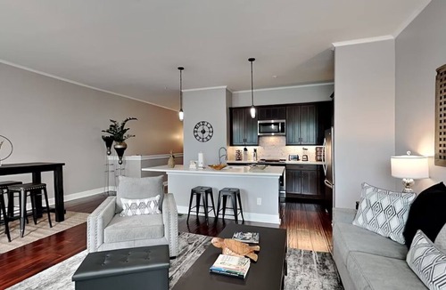 Galveston Condo | Charming 2-bedroom condo located on the Historic Strand with WiFi, AC