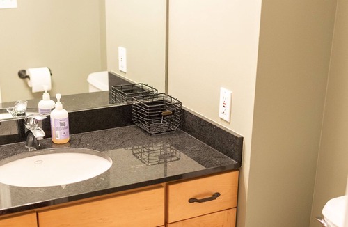 Eden Prairie House | Charming 3 Bed 2.5 bath Townhome near Bryant Lake