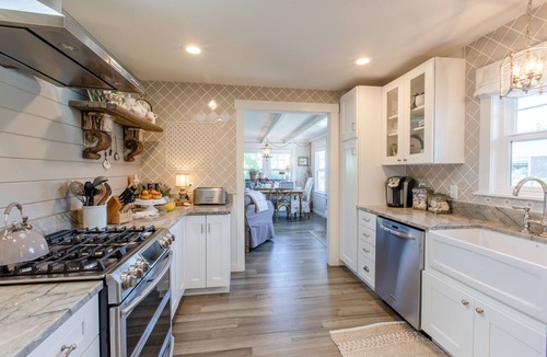 Downtown Cannon Beach House | Charming Cannon Beach Cottage, Walk to Beach & Downtown, Cozy Fireplace, Expansive Deck