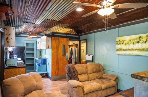Ingleside Cabin | Charming Pondside tiny home in enjoyable Ingleside. Just minutes from the beach