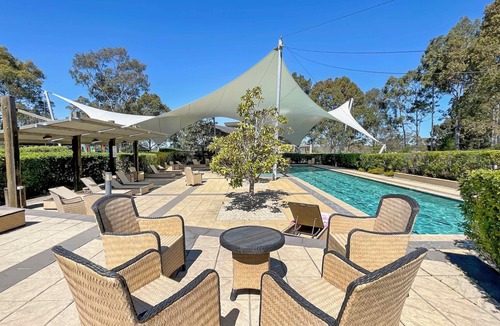 Pokolbin House | Dogwood - Stylish 4 bedroom home with wow! Resort facilities, golf, pool and day spa!