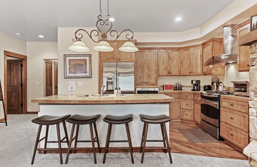 Bear Crossing House | Downtown WP Villa 835 I Private Hot Tub I Views I Work Desk I Bunk Room I Discounted Attractions