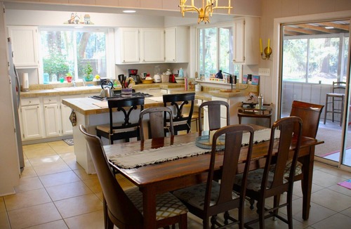 Darien House | Indulge in the ultimate experience at Quite a Catch in coastal Darien, GA.