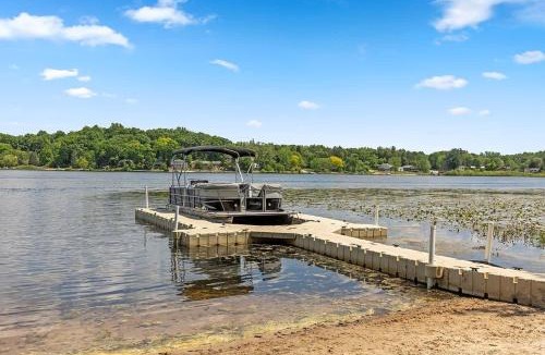 Ada House | Lakefront 5BR Cabin on Big Crooked Lake w Pontoon