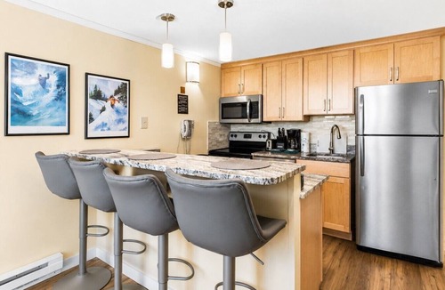 Edray Condo | ML332 Renovated Close to Lift Gated Parking WiFi