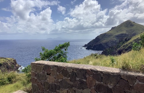 Hell's Gate Villa | Modern Luxury Private Villa w Pool and Ocean Views. Walk to Beach. Sleeps 6.