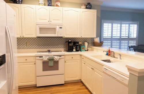 St. Simons Island Condo | Newly UPDATED Family Retreat in Sea Palms-Walk to Golf, Pool, Restaurant- 8 ppl