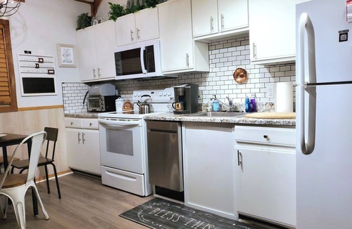 Basye Cabin | Pet-Friendly Shenandoah Valley Cabin w/Hot Tub, Pool & Lake Access, Near Bryce