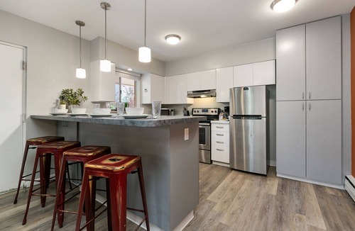 Old Town Condo | Peterson Flats Urban Group Getaway