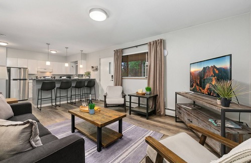 Old Town Condo | Peterson Flats Urban Group Getaway