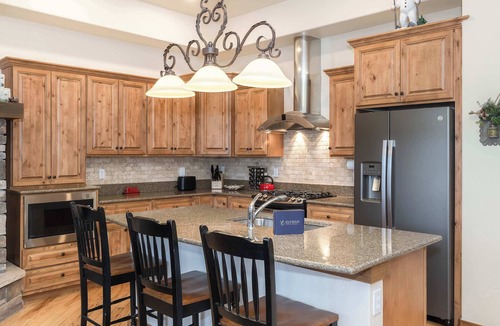 Bear Crossing House | Private Setting Near Hiking Trails