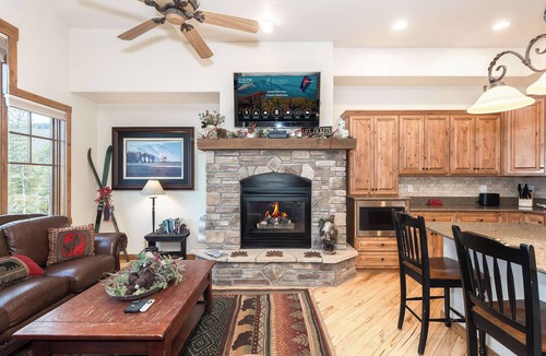 Bear Crossing House | Private Setting Near Hiking Trails