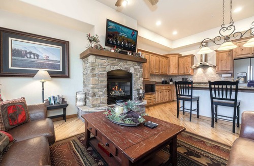 Bear Crossing House | Private Setting Near Hiking Trails