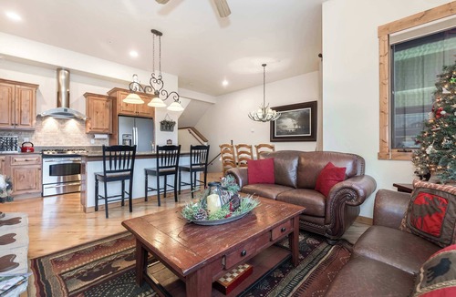 Bear Crossing House | Private Setting Near Hiking Trails