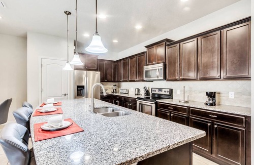 Four Corners House | Private Splash Pool Lazy River Resort Pool 15 Minutes to Disney