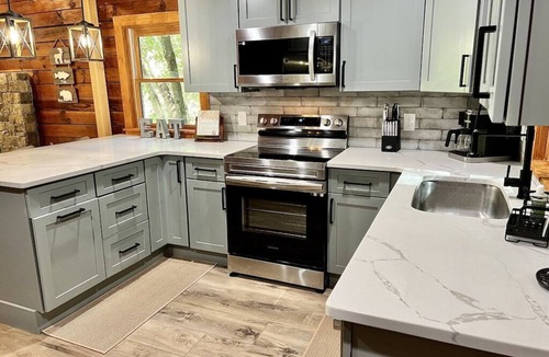 Ellijay Cabin | Riverside Retreat Cartecay, Hot Tub, Fire Pit, Gameroom