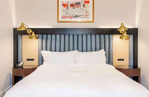 Downtown Wilmington Hotel | Signature Suite + Restaurant & Area Shuttle