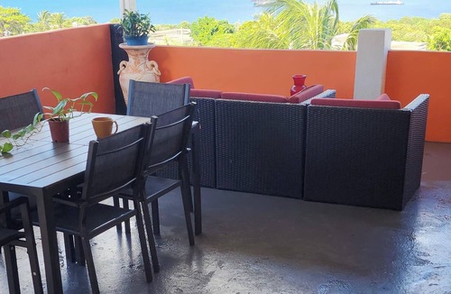 Oranjestad Apartment | Spacious 2-bedroom apartment in Sint Eustatius with beautiful sunset views