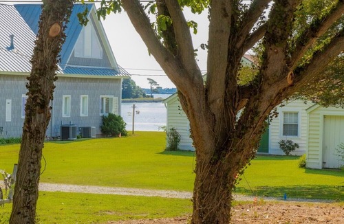 Gloucester Point House | Steps away from Gloucester Marina & Restaurant