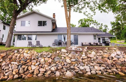 Alexandria House | Sunrise Shores | Lake Darling Waterfront Retreat | Alexandria Chain of Lakes
