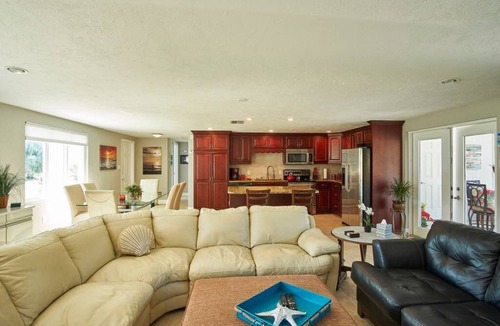 Ridge Wood Heights House | The Palms-Heated Private Pool, Hot Tub, Private backyard-5mi to beach
