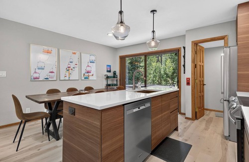 Winter Park House | Walk to Downtown townhome. Private Hot Tub. Views. Sleeps 12
