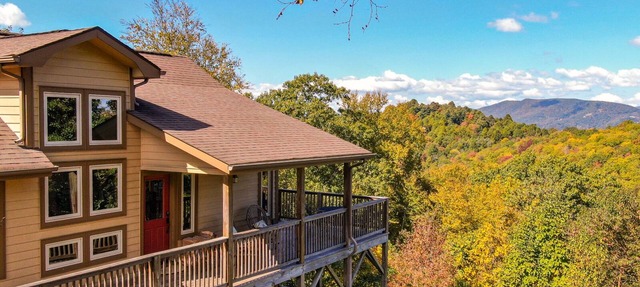 1 Beautiful View - Between Boone & Blowing Rock, hot tub, pool table! in BlowingRock