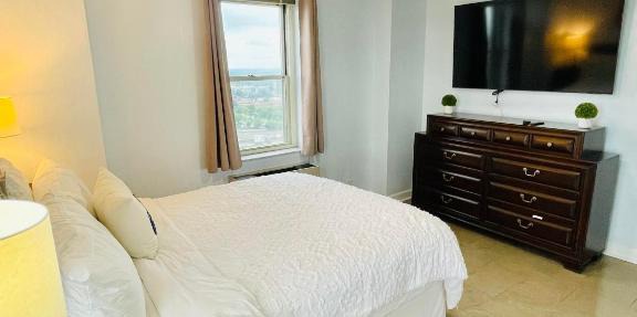 20th Flr Condo -Downtown Atlanta - Walk to Stadium- High Rise Hideaway in Atlanta
