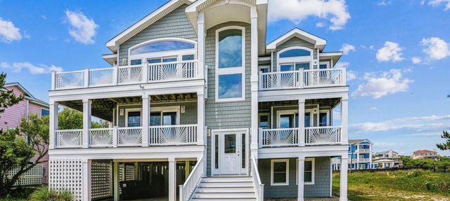 220ft from beach access! Private pool, hot tub. Summer deals! in Corolla