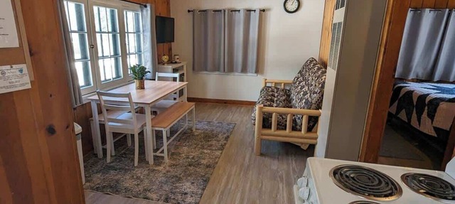 2BR 1BA Cabin #3 Riverside Point Resort in Park Rapids